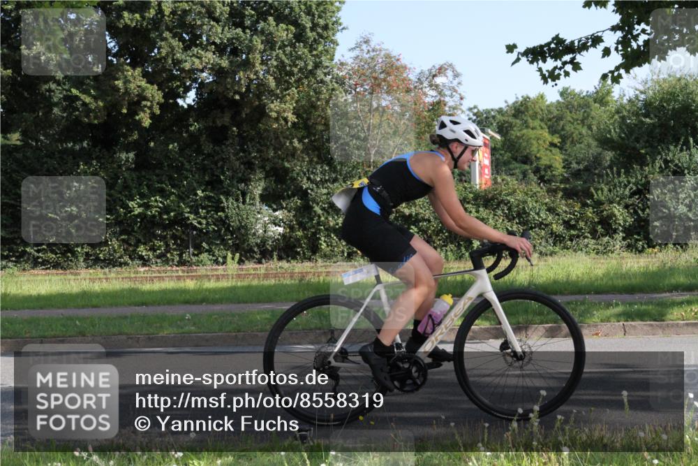 10.08.2025 - GEWOBA Citytriathlon Bremen Yannick Fuchs http://msf.ph/oto/8558319 10.08.2025 10:28:54 Radfahren 424, 459 meine-sportfotos.de