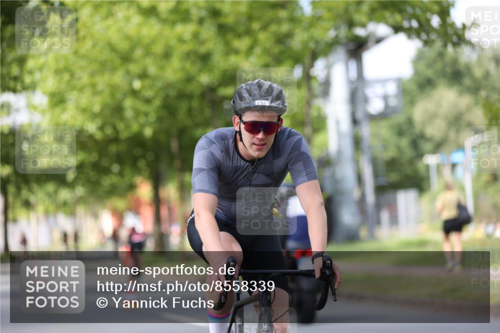 10.08.2025 - GEWOBA Citytriathlon Bremen Yannick Fuchs http://msf.ph/oto/8558339 10.08.2025 12:31:45 Radfahren 552, 564, 615, 627, 649, 654, 655, 666, 667, 788, 793, 863, 873, 950 meine-sportfotos.de