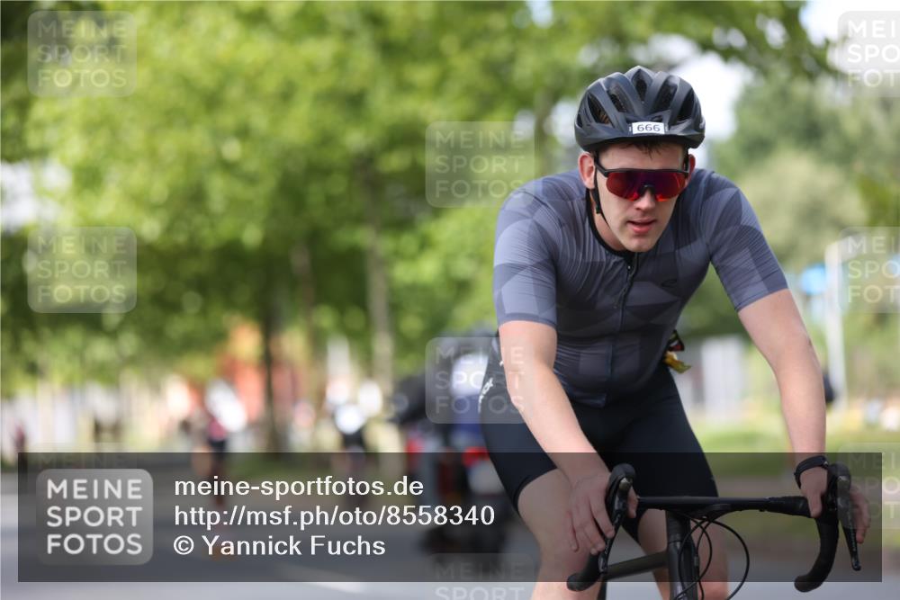 10.08.2025 - GEWOBA Citytriathlon Bremen Yannick Fuchs http://msf.ph/oto/8558340 10.08.2025 12:31:45 Radfahren 552, 564, 615, 627, 649, 654, 655, 666, 667, 788, 793, 863, 873, 950 meine-sportfotos.de