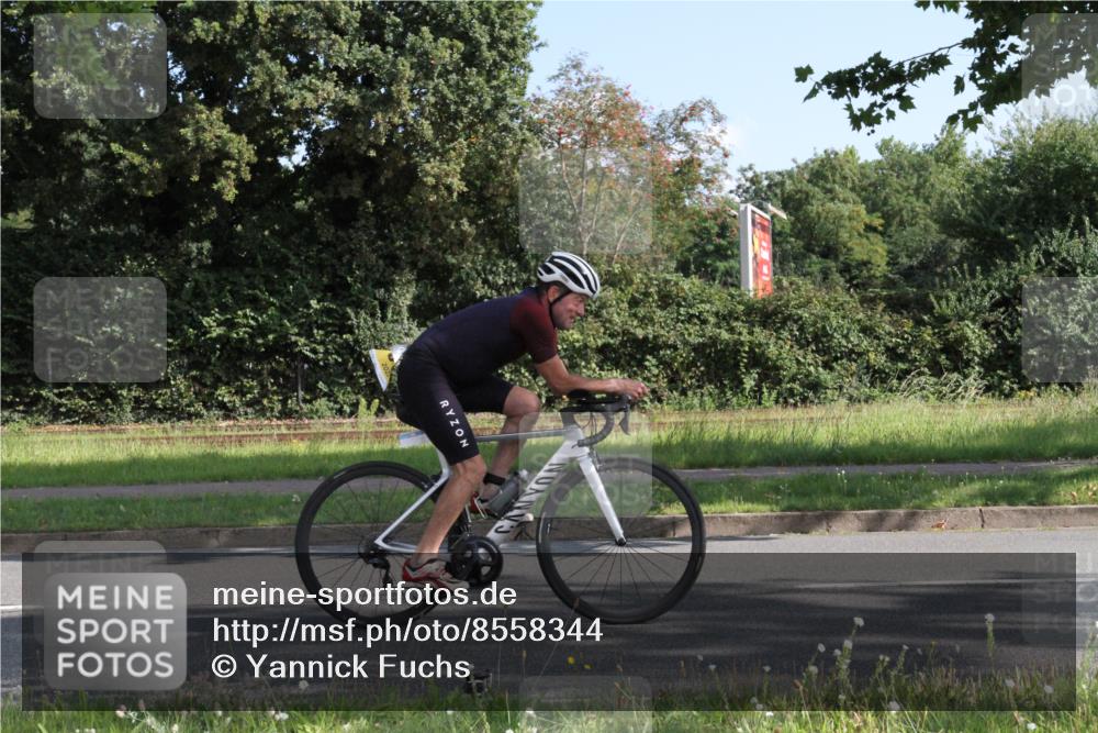 10.08.2025 - GEWOBA Citytriathlon Bremen Yannick Fuchs http://msf.ph/oto/8558344 10.08.2025 10:29:18 Radfahren 386, 412, 509, 510 meine-sportfotos.de