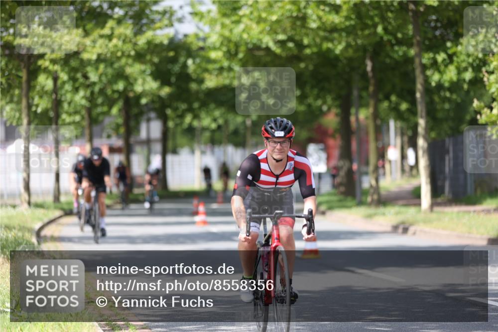 10.08.2025 - GEWOBA Citytriathlon Bremen Yannick Fuchs http://msf.ph/oto/8558356 10.08.2025 12:31:52 Radfahren 552, 615, 627, 654, 655, 657, 666, 667, 689, 770, 839, 857, 873, 876, 888, 897, 950 meine-sportfotos.de