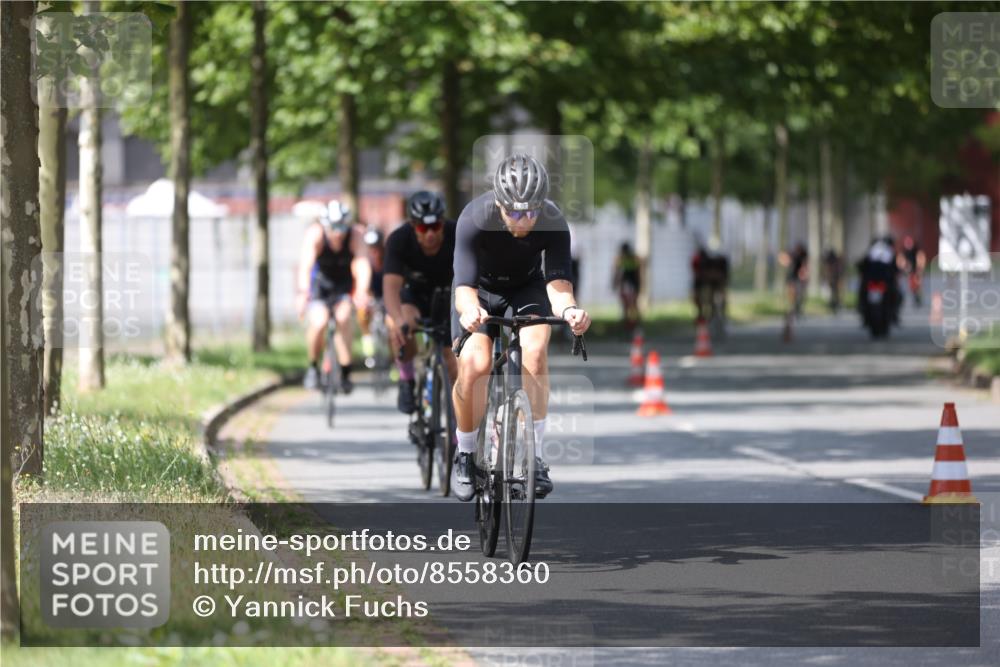 10.08.2025 - GEWOBA Citytriathlon Bremen Yannick Fuchs http://msf.ph/oto/8558360 10.08.2025 12:31:53 Radfahren 552, 615, 627, 654, 657, 666, 667, 689, 770, 839, 857, 873, 876, 888, 897 meine-sportfotos.de