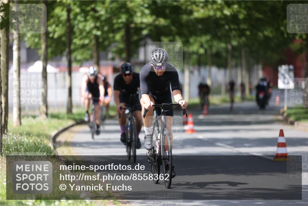 10.08.2025 - GEWOBA Citytriathlon Bremen Yannick Fuchs http://msf.ph/oto/8558362 10.08.2025 12:31:53 Radfahren 552, 615, 627, 654, 657, 666, 667, 689, 770, 839, 857, 873, 876, 888, 897 meine-sportfotos.de
