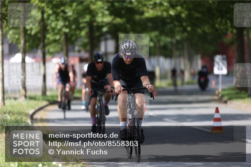 10.08.2025 - GEWOBA Citytriathlon Bremen Yannick Fuchs http://msf.ph/oto/8558363 10.08.2025 12:31:54 Radfahren 552, 615, 627, 654, 657, 666, 667, 689, 770, 838, 839, 857, 873, 876, 888, 897 meine-sportfotos.de