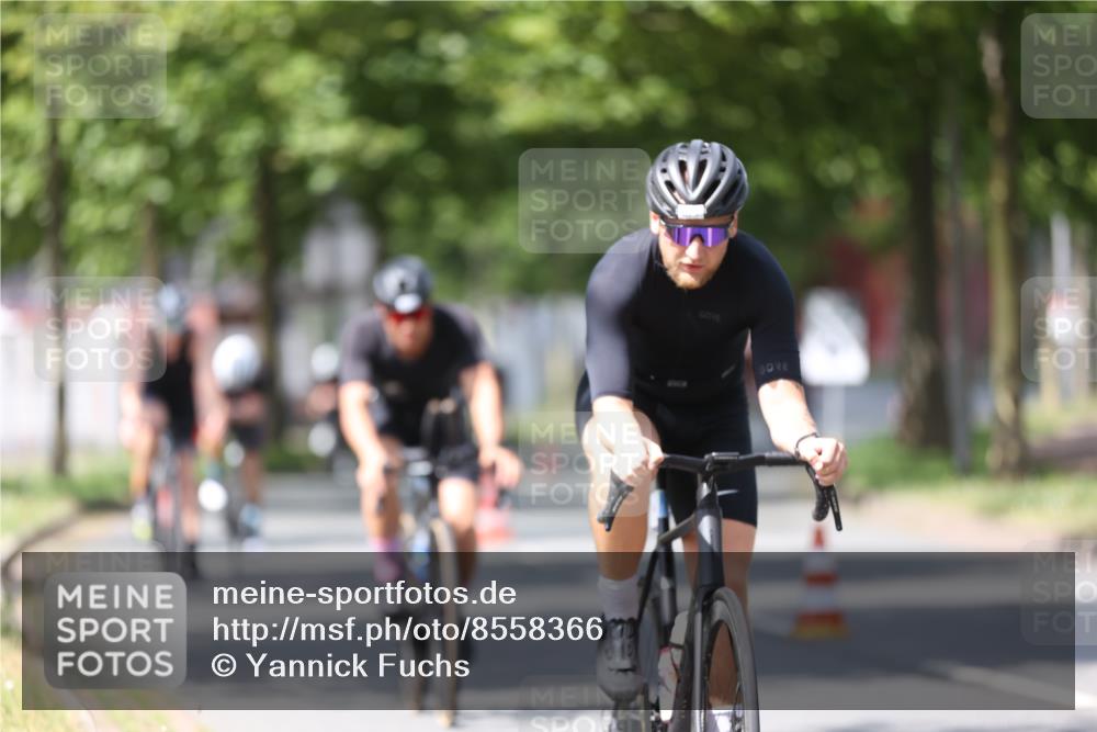 10.08.2025 - GEWOBA Citytriathlon Bremen Yannick Fuchs http://msf.ph/oto/8558366 10.08.2025 12:31:54 Radfahren 552, 615, 627, 654, 657, 666, 667, 689, 770, 838, 839, 857, 873, 876, 888, 897 meine-sportfotos.de