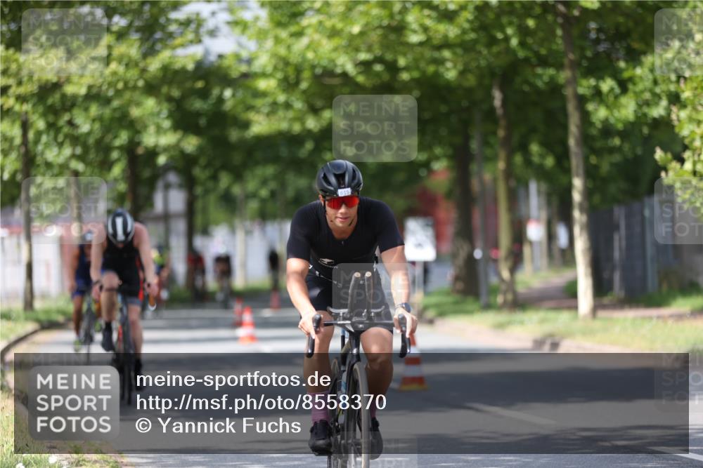 10.08.2025 - GEWOBA Citytriathlon Bremen Yannick Fuchs http://msf.ph/oto/8558370 10.08.2025 12:31:55 Radfahren 552, 615, 627, 657, 666, 667, 689, 770, 838, 839, 857, 873, 876, 888, 897 meine-sportfotos.de