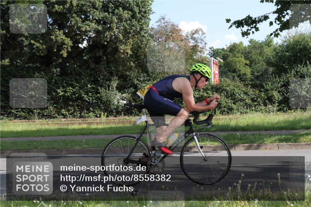 10.08.2025 - GEWOBA Citytriathlon Bremen Yannick Fuchs http://msf.ph/oto/8558382 10.08.2025 10:30:06 Radfahren 414, 423, 433, 494 meine-sportfotos.de