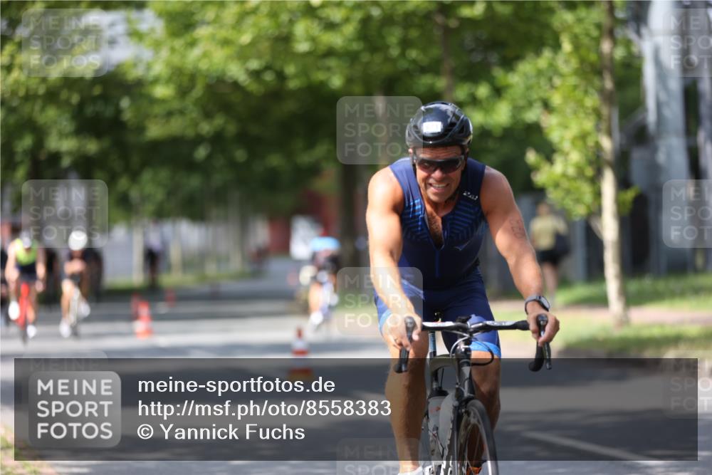 10.08.2025 - GEWOBA Citytriathlon Bremen Yannick Fuchs http://msf.ph/oto/8558383 10.08.2025 12:31:58 Radfahren 552, 615, 627, 657, 666, 667, 689, 770, 806, 838, 839, 857, 873, 876, 888, 897 meine-sportfotos.de