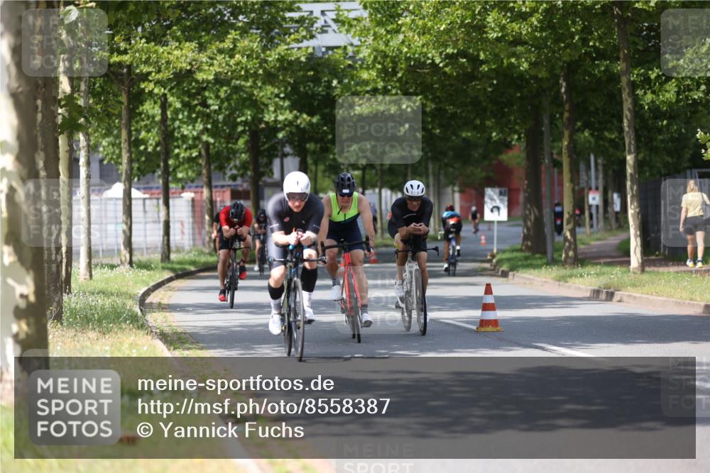 10.08.2025 - GEWOBA Citytriathlon Bremen Yannick Fuchs http://msf.ph/oto/8558387 10.08.2025 12:31:59 Radfahren 552, 615, 627, 657, 666, 667, 689, 770, 806, 838, 839, 857, 873, 876, 888, 897 meine-sportfotos.de