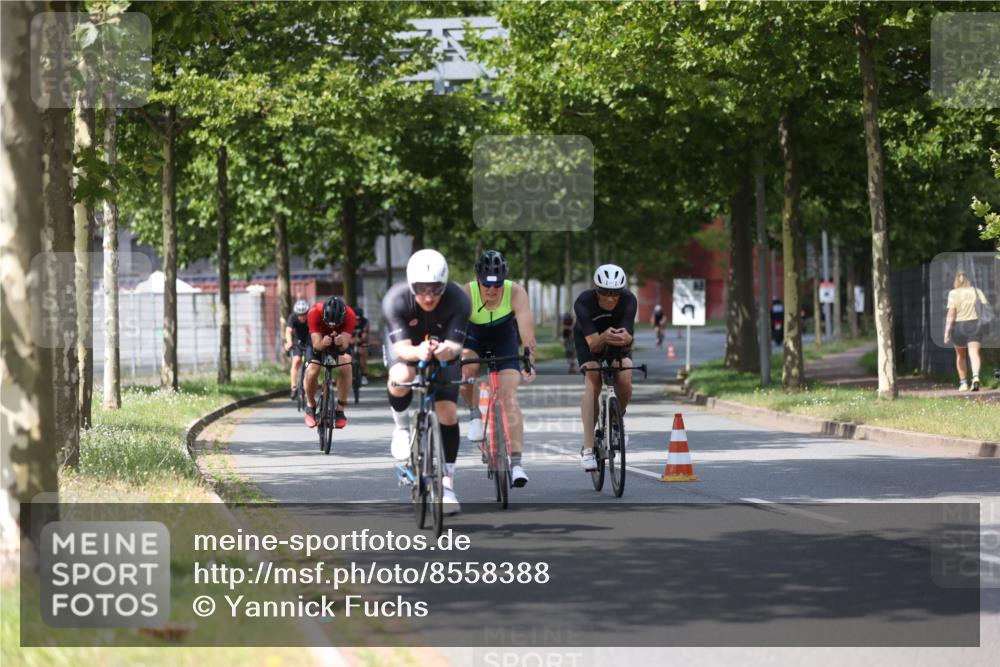 10.08.2025 - GEWOBA Citytriathlon Bremen Yannick Fuchs http://msf.ph/oto/8558388 10.08.2025 12:32:00 Radfahren 552, 615, 627, 657, 667, 689, 770, 806, 838, 839, 857, 873, 876, 888, 897 meine-sportfotos.de