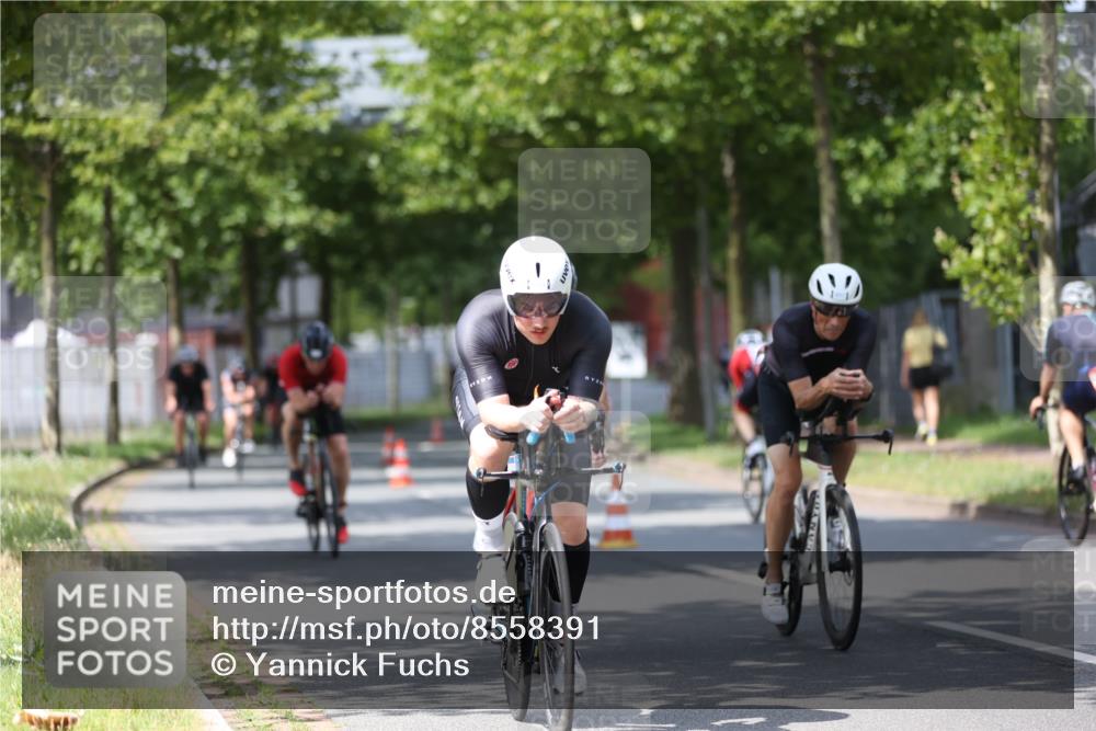 10.08.2025 - GEWOBA Citytriathlon Bremen Yannick Fuchs http://msf.ph/oto/8558391 10.08.2025 12:32:00 Radfahren 552, 615, 627, 657, 667, 689, 770, 806, 838, 839, 857, 873, 876, 888, 897 meine-sportfotos.de