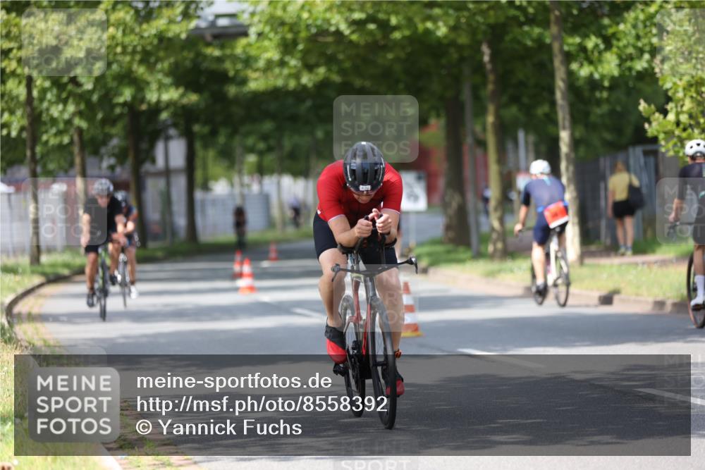 10.08.2025 - GEWOBA Citytriathlon Bremen Yannick Fuchs http://msf.ph/oto/8558392 10.08.2025 12:32:02 Radfahren 552, 615, 627, 657, 682, 689, 770, 806, 838, 839, 857, 873, 876, 888, 897 meine-sportfotos.de