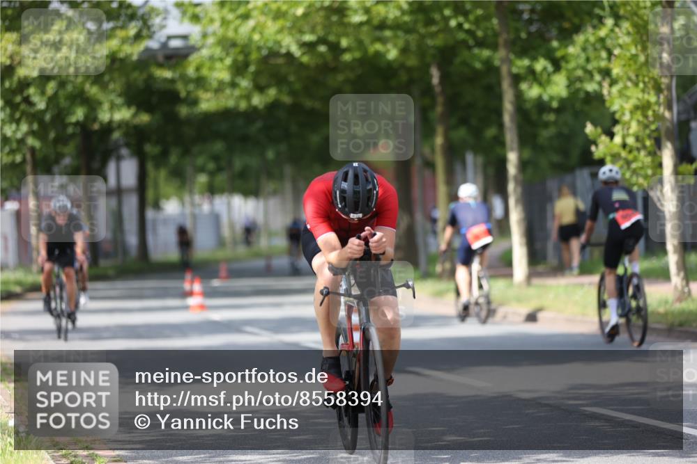 10.08.2025 - GEWOBA Citytriathlon Bremen Yannick Fuchs http://msf.ph/oto/8558394 10.08.2025 12:32:02 Radfahren 552, 615, 627, 657, 682, 689, 770, 806, 838, 839, 857, 873, 876, 888, 897 meine-sportfotos.de