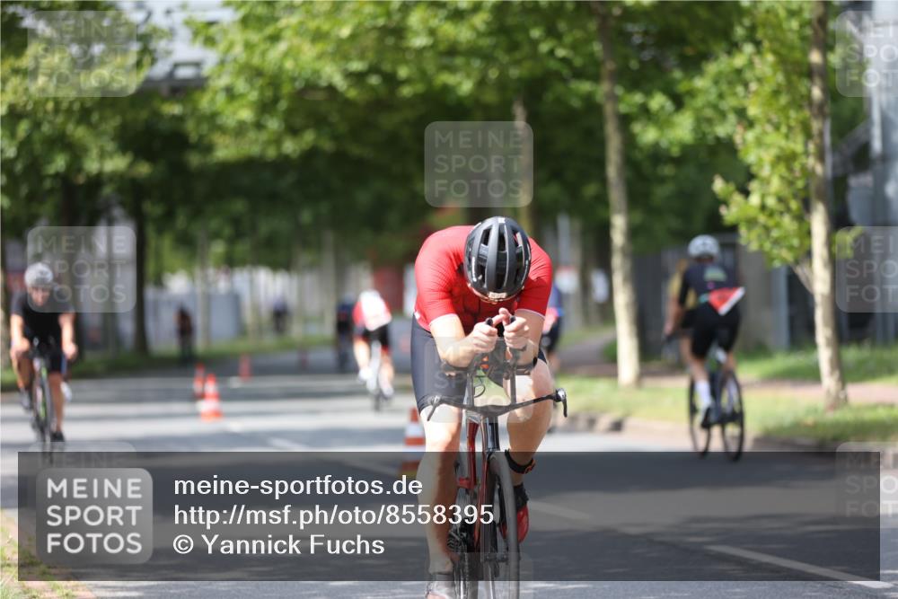10.08.2025 - GEWOBA Citytriathlon Bremen Yannick Fuchs http://msf.ph/oto/8558395 10.08.2025 12:32:02 Radfahren 552, 615, 627, 657, 682, 689, 770, 806, 838, 839, 857, 873, 876, 888, 897 meine-sportfotos.de