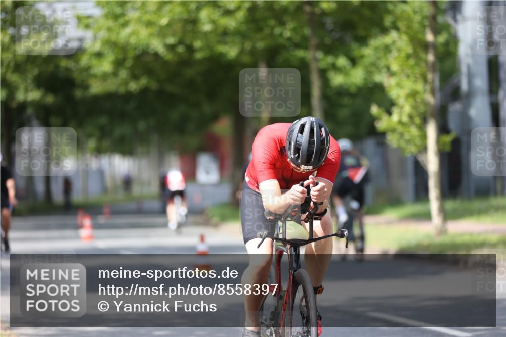 10.08.2025 - GEWOBA Citytriathlon Bremen Yannick Fuchs http://msf.ph/oto/8558397 10.08.2025 12:32:02 Radfahren 552, 615, 627, 657, 682, 689, 770, 806, 838, 839, 857, 873, 876, 888, 897 meine-sportfotos.de