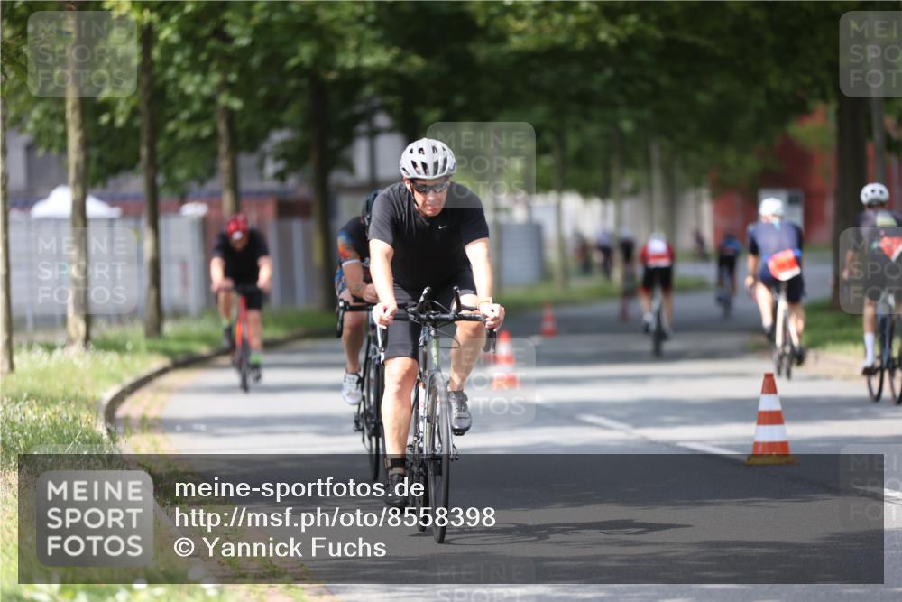 10.08.2025 - GEWOBA Citytriathlon Bremen Yannick Fuchs http://msf.ph/oto/8558398 10.08.2025 12:32:03 Radfahren 552, 615, 627, 657, 682, 689, 770, 806, 838, 839, 857, 873, 876, 888, 897 meine-sportfotos.de