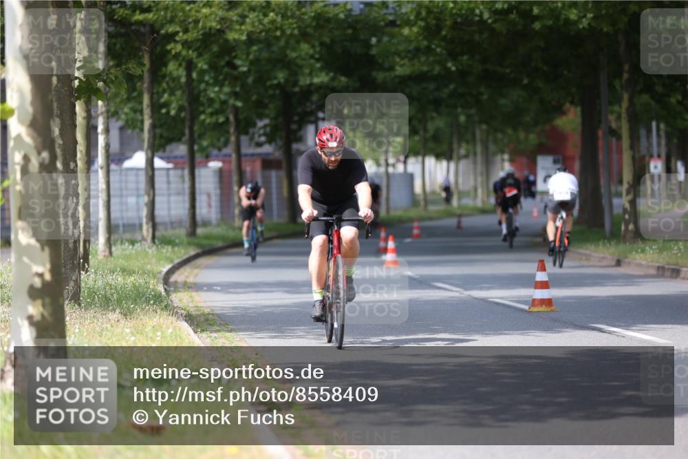 10.08.2025 - GEWOBA Citytriathlon Bremen Yannick Fuchs http://msf.ph/oto/8558409 10.08.2025 12:32:06 Radfahren 551, 615, 627, 657, 682, 689, 770, 806, 838, 839, 857, 873, 876, 888, 897 meine-sportfotos.de