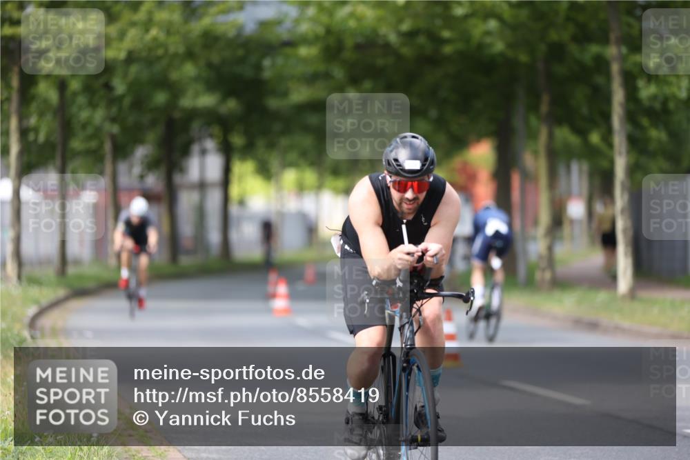 10.08.2025 - GEWOBA Citytriathlon Bremen Yannick Fuchs http://msf.ph/oto/8558419 10.08.2025 12:32:10 Radfahren 551, 657, 682, 689, 735, 770, 806, 838, 839, 857, 873, 876, 888, 897 meine-sportfotos.de