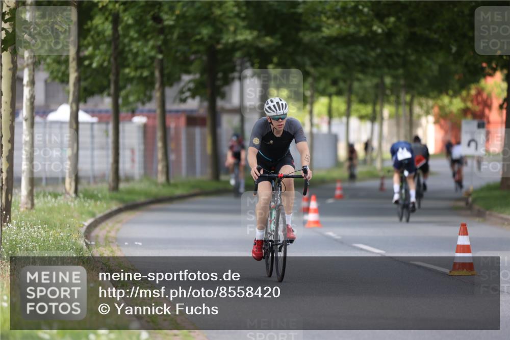 10.08.2025 - GEWOBA Citytriathlon Bremen Yannick Fuchs http://msf.ph/oto/8558420 10.08.2025 12:32:11 Radfahren 551, 657, 682, 689, 735, 770, 806, 838, 839, 857, 876, 888, 897 meine-sportfotos.de
