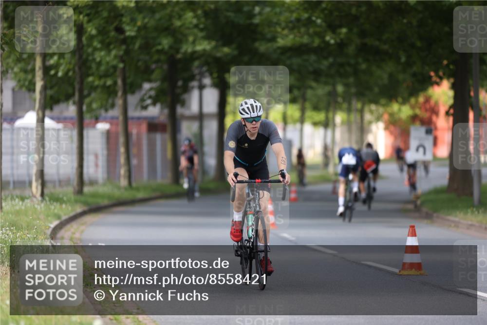 10.08.2025 - GEWOBA Citytriathlon Bremen Yannick Fuchs http://msf.ph/oto/8558421 10.08.2025 12:32:11 Radfahren 551, 657, 682, 689, 735, 770, 806, 838, 839, 857, 876, 888, 897 meine-sportfotos.de
