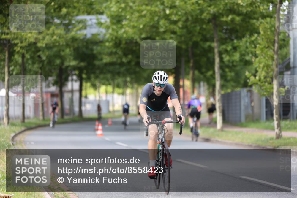 10.08.2025 - GEWOBA Citytriathlon Bremen Yannick Fuchs http://msf.ph/oto/8558423 10.08.2025 12:32:12 Radfahren 551, 682, 689, 735, 770, 806, 838, 839, 857, 876, 888, 897 meine-sportfotos.de