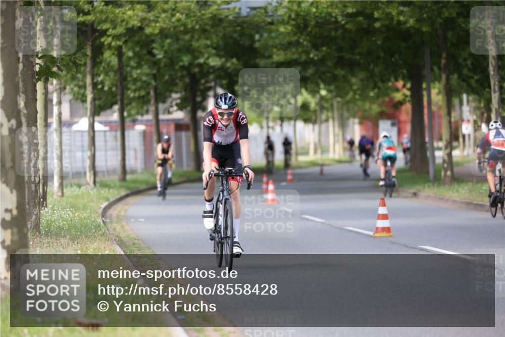 10.08.2025 - GEWOBA Citytriathlon Bremen Yannick Fuchs http://msf.ph/oto/8558428 10.08.2025 12:32:17 Radfahren 551, 641, 648, 682, 735, 776, 806, 838, 840, 888 meine-sportfotos.de