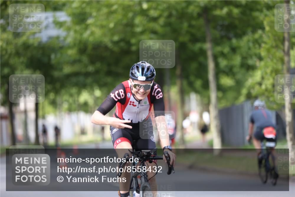 10.08.2025 - GEWOBA Citytriathlon Bremen Yannick Fuchs http://msf.ph/oto/8558432 10.08.2025 12:32:18 Radfahren 551, 641, 648, 682, 735, 776, 806, 838, 840 meine-sportfotos.de