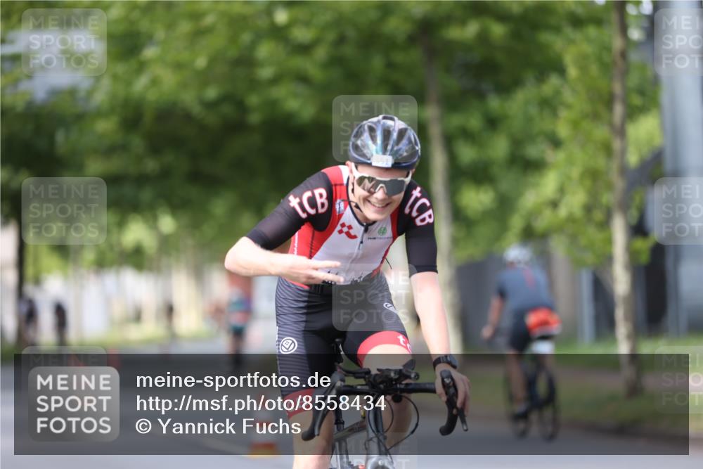 10.08.2025 - GEWOBA Citytriathlon Bremen Yannick Fuchs http://msf.ph/oto/8558434 10.08.2025 12:32:18 Radfahren 551, 641, 648, 682, 735, 776, 806, 838, 840 meine-sportfotos.de