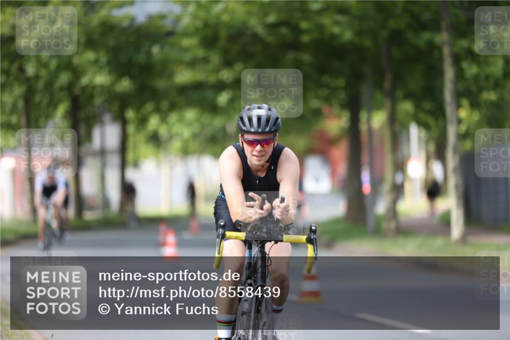 10.08.2025 - GEWOBA Citytriathlon Bremen Yannick Fuchs http://msf.ph/oto/8558439 10.08.2025 12:32:21 Radfahren 551, 641, 648, 682, 735, 776, 806, 840 meine-sportfotos.de