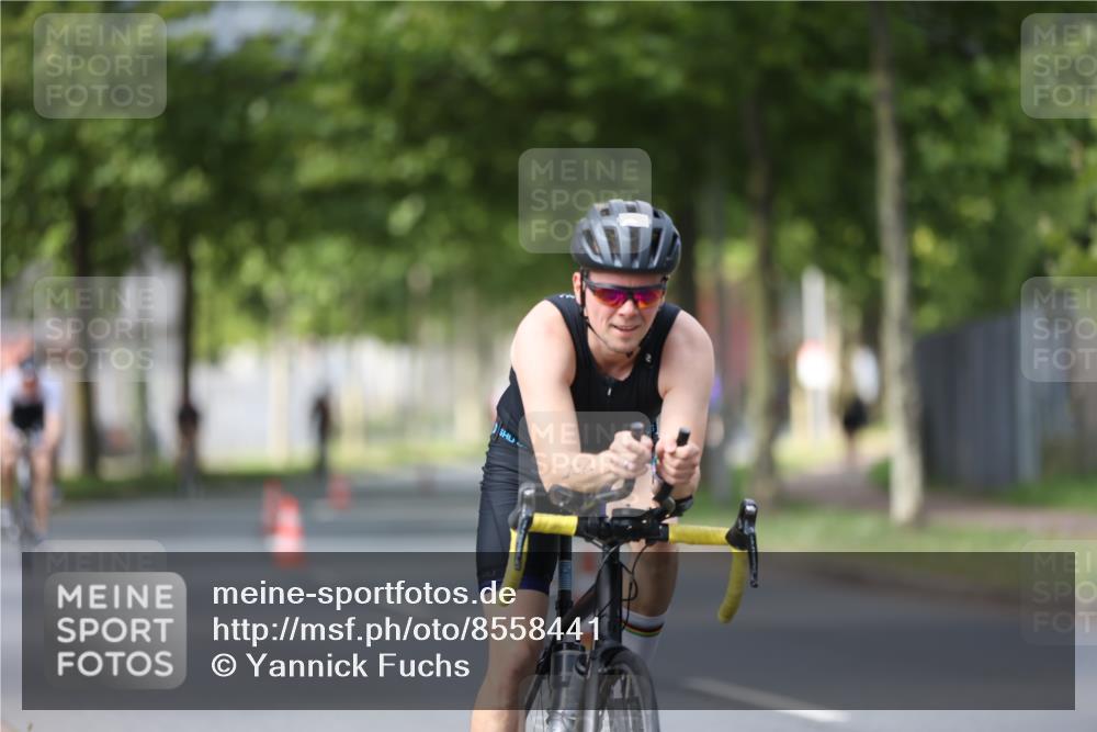 10.08.2025 - GEWOBA Citytriathlon Bremen Yannick Fuchs http://msf.ph/oto/8558441 10.08.2025 12:32:21 Radfahren 551, 641, 648, 682, 735, 776, 806, 840 meine-sportfotos.de