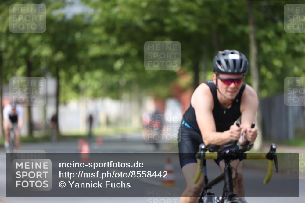 10.08.2025 - GEWOBA Citytriathlon Bremen Yannick Fuchs http://msf.ph/oto/8558442 10.08.2025 12:32:21 Radfahren 551, 641, 648, 682, 735, 776, 806, 840 meine-sportfotos.de