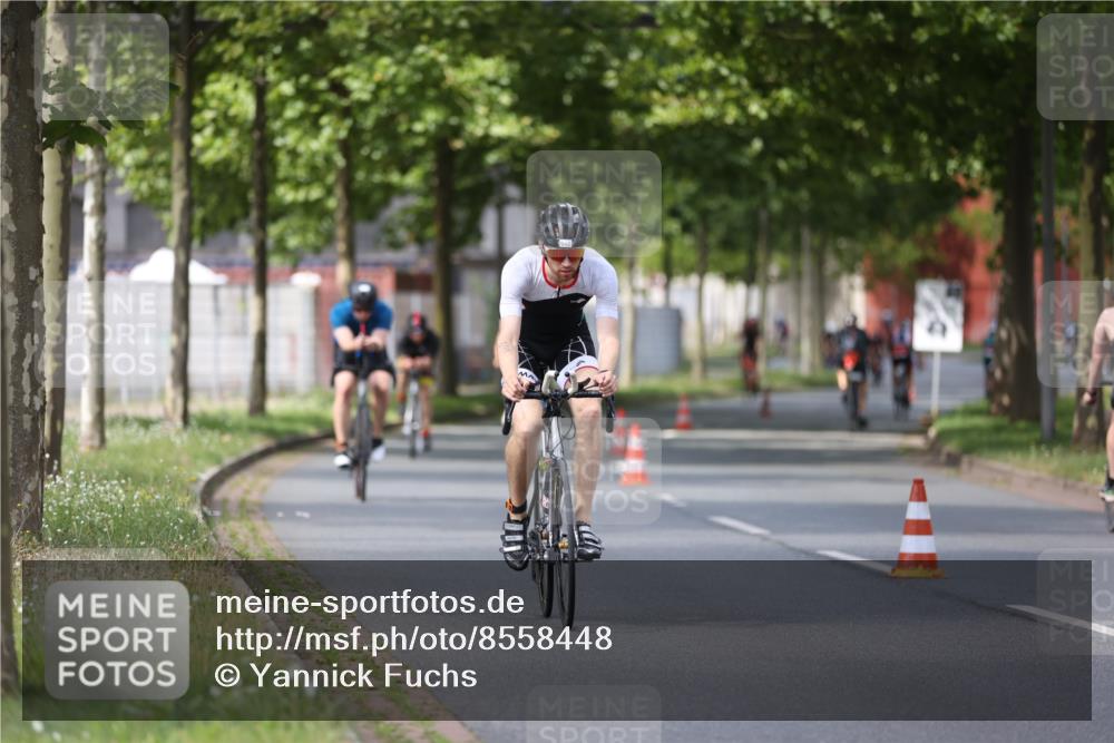 10.08.2025 - GEWOBA Citytriathlon Bremen Yannick Fuchs http://msf.ph/oto/8558448 10.08.2025 12:32:23 Radfahren 551, 641, 643, 648, 682, 735, 776, 840, 959 meine-sportfotos.de