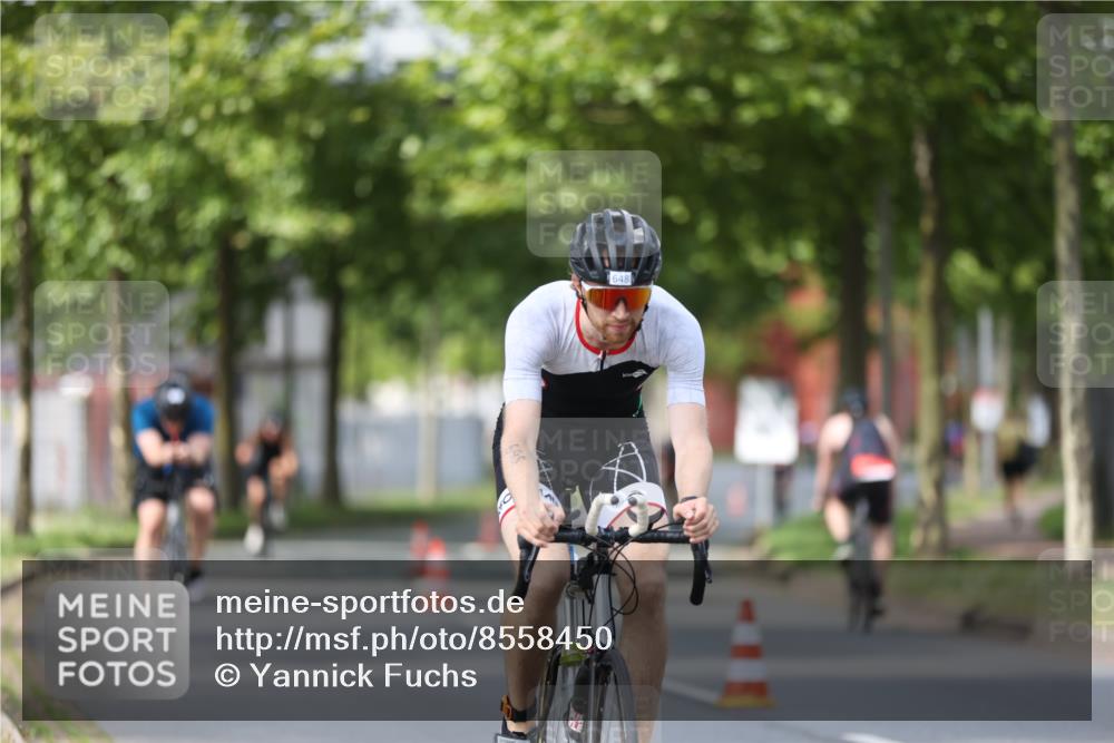 10.08.2025 - GEWOBA Citytriathlon Bremen Yannick Fuchs http://msf.ph/oto/8558450 10.08.2025 12:32:24 Radfahren 551, 641, 643, 648, 682, 735, 776, 840, 959 meine-sportfotos.de