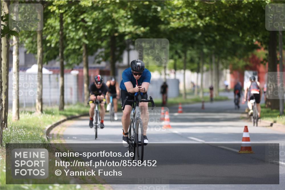 10.08.2025 - GEWOBA Citytriathlon Bremen Yannick Fuchs http://msf.ph/oto/8558452 10.08.2025 12:32:25 Radfahren 551, 641, 643, 648, 682, 735, 776, 840, 959 meine-sportfotos.de