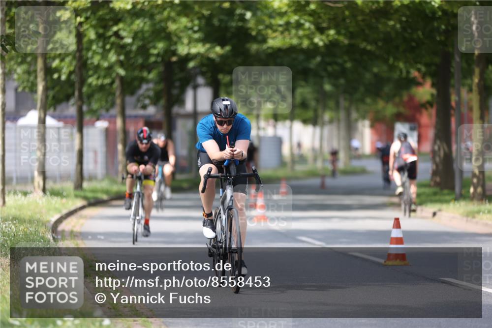 10.08.2025 - GEWOBA Citytriathlon Bremen Yannick Fuchs http://msf.ph/oto/8558453 10.08.2025 12:32:25 Radfahren 551, 641, 643, 648, 682, 735, 776, 840, 959 meine-sportfotos.de
