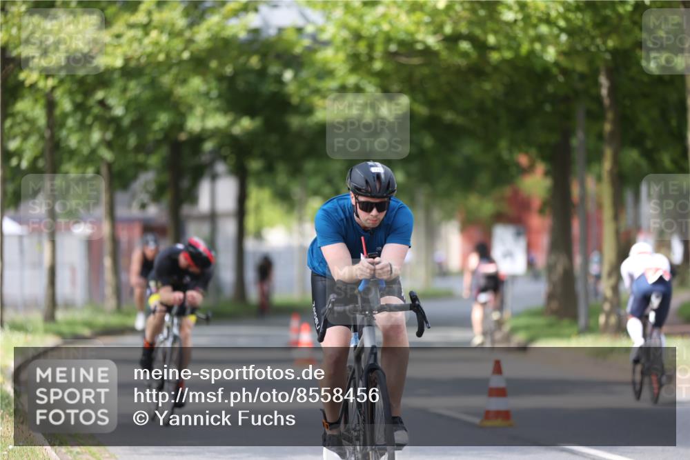 10.08.2025 - GEWOBA Citytriathlon Bremen Yannick Fuchs http://msf.ph/oto/8558456 10.08.2025 12:32:25 Radfahren 551, 641, 643, 648, 682, 735, 776, 840, 959 meine-sportfotos.de