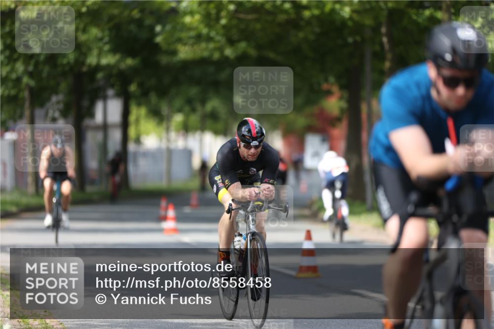 10.08.2025 - GEWOBA Citytriathlon Bremen Yannick Fuchs http://msf.ph/oto/8558458 10.08.2025 12:32:26 Radfahren 551, 641, 643, 648, 682, 735, 776, 840, 959 meine-sportfotos.de