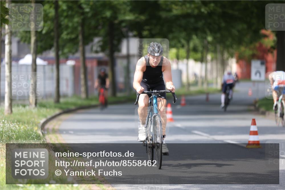 10.08.2025 - GEWOBA Citytriathlon Bremen Yannick Fuchs http://msf.ph/oto/8558462 10.08.2025 12:32:28 Radfahren 551, 641, 643, 648, 735, 776, 840, 959, 1017 meine-sportfotos.de