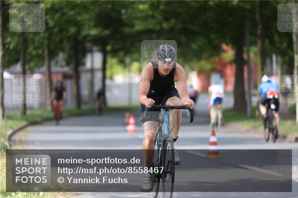 10.08.2025 - GEWOBA Citytriathlon Bremen Yannick Fuchs http://msf.ph/oto/8558467 10.08.2025 12:32:29 Radfahren 551, 641, 643, 648, 735, 776, 840, 959, 1017 meine-sportfotos.de