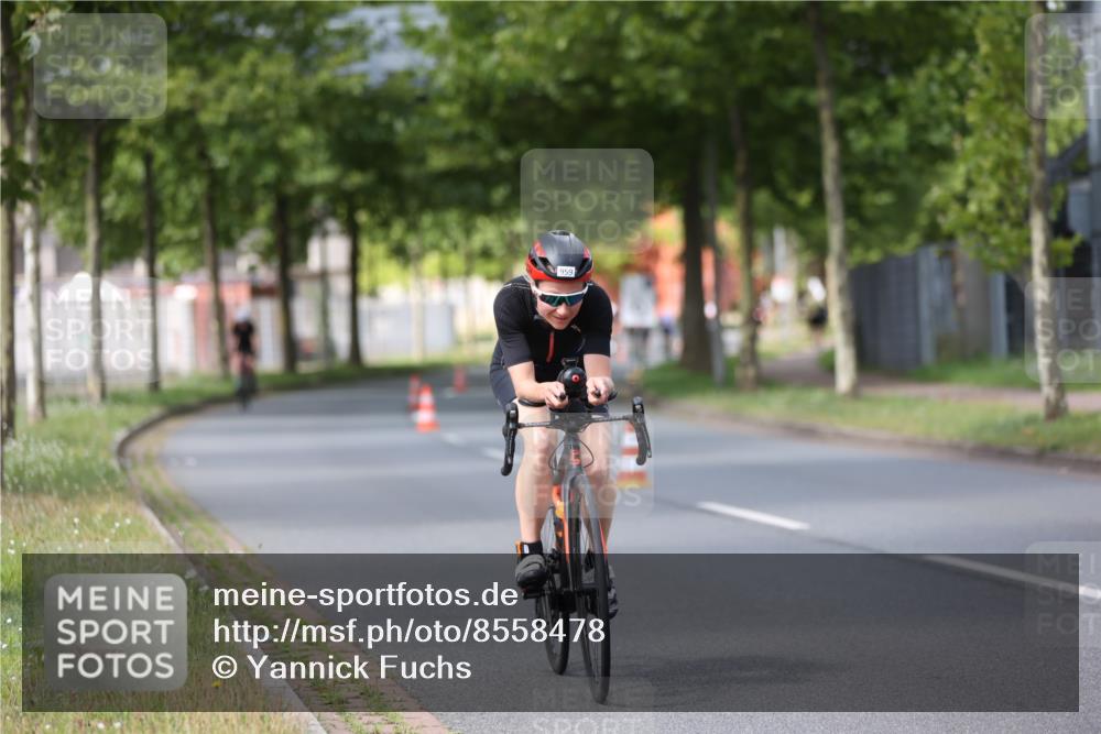 10.08.2025 - GEWOBA Citytriathlon Bremen Yannick Fuchs http://msf.ph/oto/8558478 10.08.2025 12:32:35 Radfahren 566, 641, 643, 648, 776, 840, 852, 959, 1017 meine-sportfotos.de