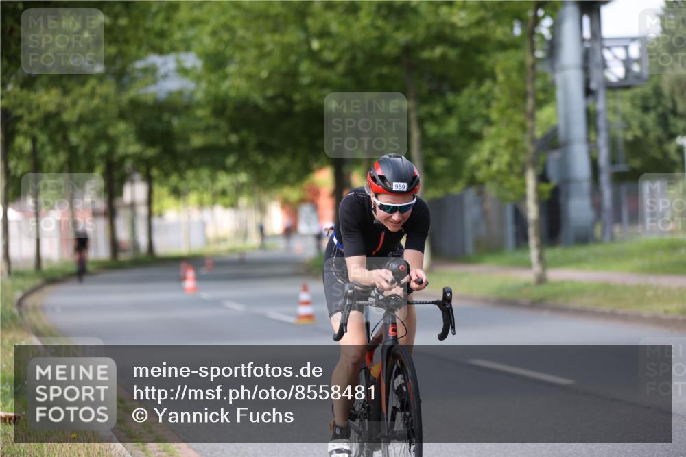 10.08.2025 - GEWOBA Citytriathlon Bremen Yannick Fuchs http://msf.ph/oto/8558481 10.08.2025 12:32:35 Radfahren 566, 641, 643, 648, 776, 840, 852, 959, 1017 meine-sportfotos.de