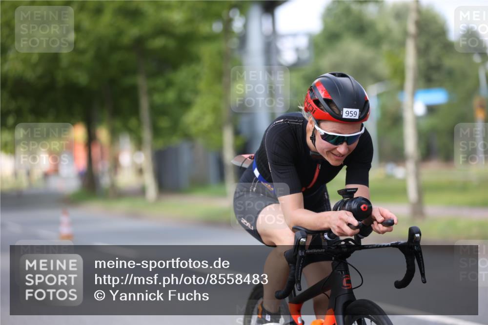 10.08.2025 - GEWOBA Citytriathlon Bremen Yannick Fuchs http://msf.ph/oto/8558483 10.08.2025 12:32:36 Radfahren 566, 641, 643, 648, 776, 840, 852, 959, 1017 meine-sportfotos.de