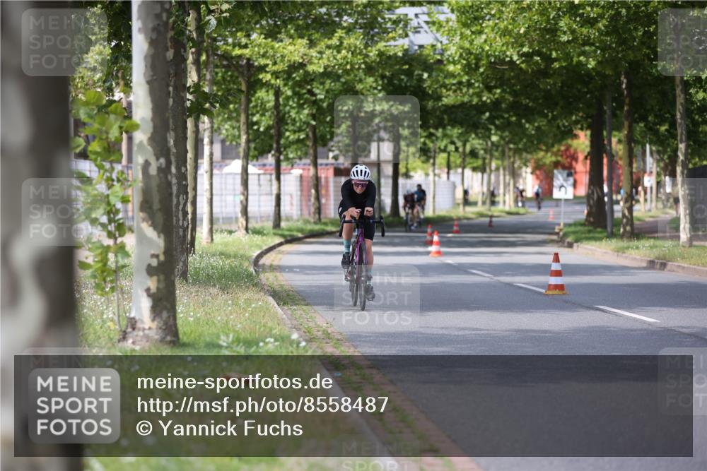 10.08.2025 - GEWOBA Citytriathlon Bremen Yannick Fuchs http://msf.ph/oto/8558487 10.08.2025 12:32:39 Radfahren 566, 641, 643, 648, 776, 840, 852, 959, 1017 meine-sportfotos.de