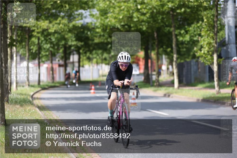 10.08.2025 - GEWOBA Citytriathlon Bremen Yannick Fuchs http://msf.ph/oto/8558492 10.08.2025 12:32:40 Radfahren 566, 641, 643, 840, 852, 959, 1017 meine-sportfotos.de