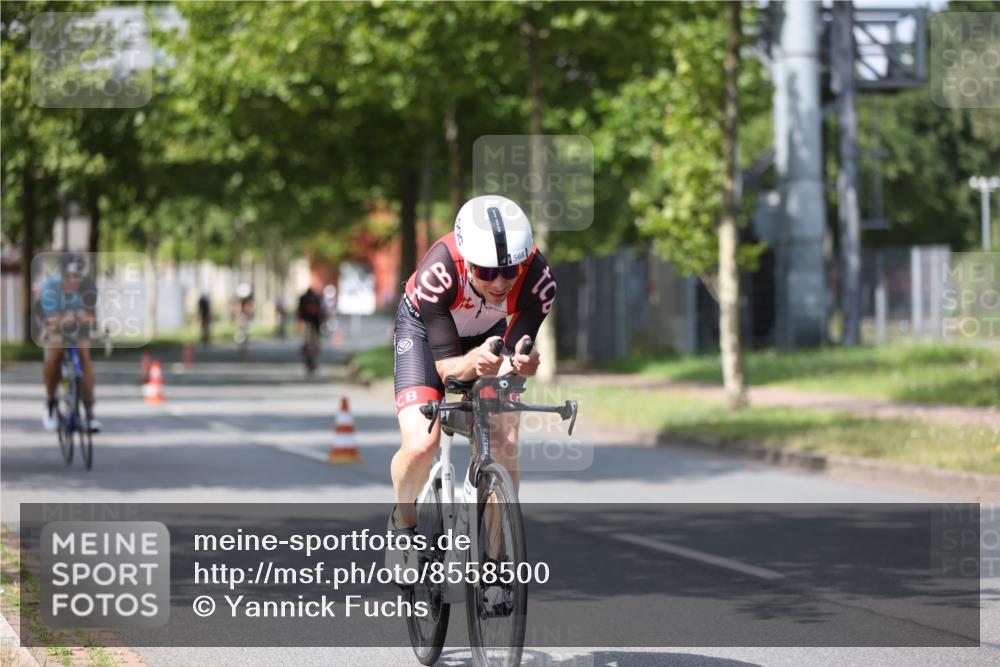 10.08.2025 - GEWOBA Citytriathlon Bremen Yannick Fuchs http://msf.ph/oto/8558500 10.08.2025 12:32:45 Radfahren 566, 604, 643, 681, 715, 852, 959, 1016, 1017 meine-sportfotos.de
