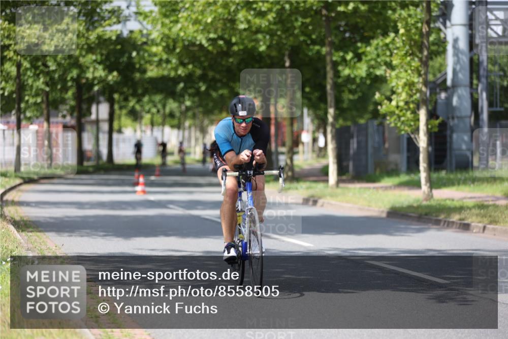 10.08.2025 - GEWOBA Citytriathlon Bremen Yannick Fuchs http://msf.ph/oto/8558505 10.08.2025 12:32:46 Radfahren 566, 604, 643, 681, 715, 852, 959, 1010, 1016, 1017 meine-sportfotos.de