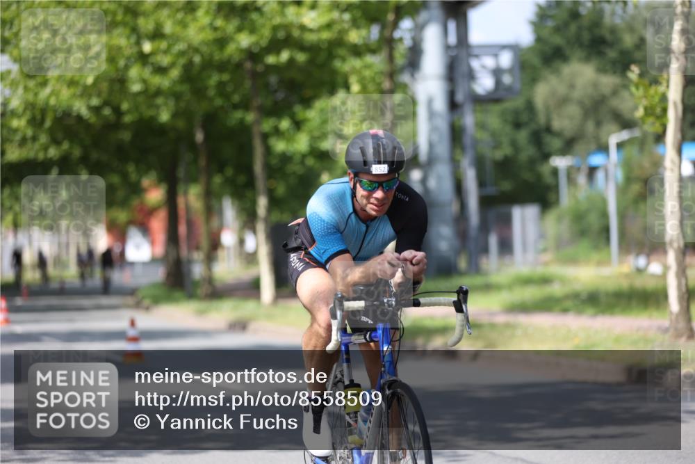 10.08.2025 - GEWOBA Citytriathlon Bremen Yannick Fuchs http://msf.ph/oto/8558509 10.08.2025 12:32:46 Radfahren 566, 604, 643, 681, 715, 852, 959, 1010, 1016, 1017 meine-sportfotos.de