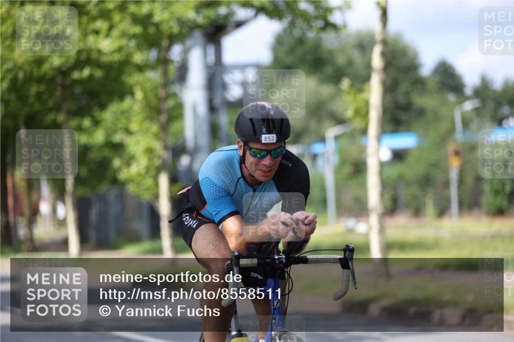 10.08.2025 - GEWOBA Citytriathlon Bremen Yannick Fuchs http://msf.ph/oto/8558511 10.08.2025 12:32:47 Radfahren 566, 604, 643, 681, 715, 852, 959, 1010, 1016, 1017 meine-sportfotos.de