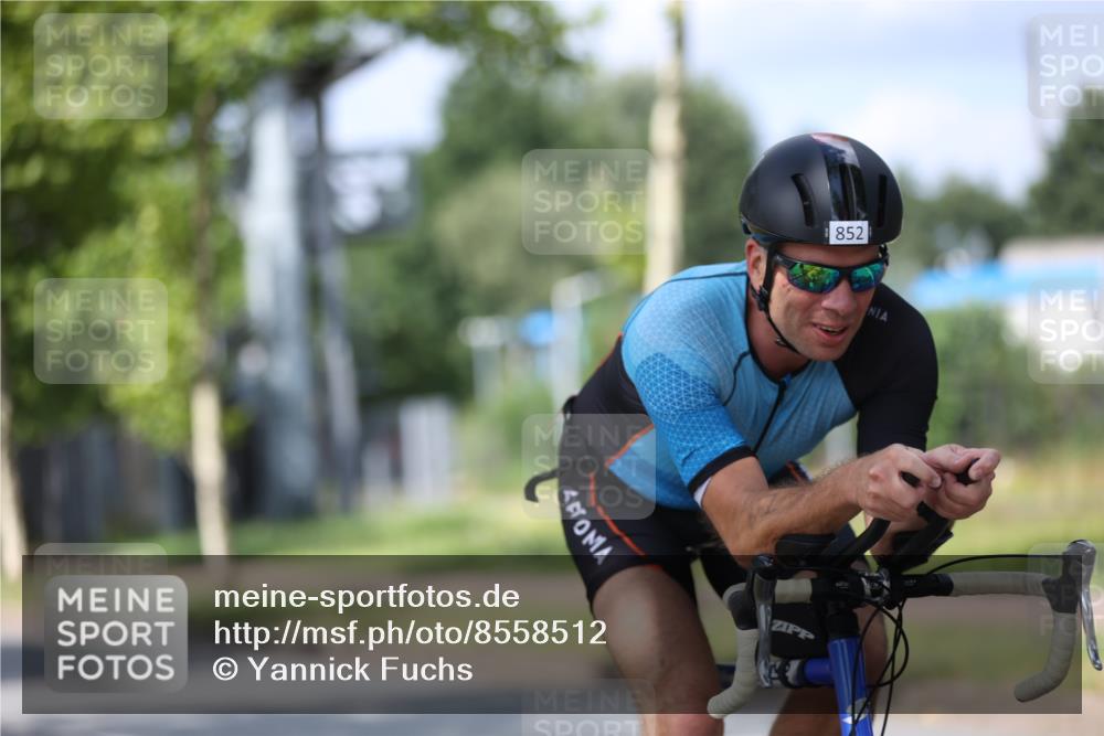 10.08.2025 - GEWOBA Citytriathlon Bremen Yannick Fuchs http://msf.ph/oto/8558512 10.08.2025 12:32:47 Radfahren 566, 604, 643, 681, 715, 852, 959, 1010, 1016, 1017 meine-sportfotos.de