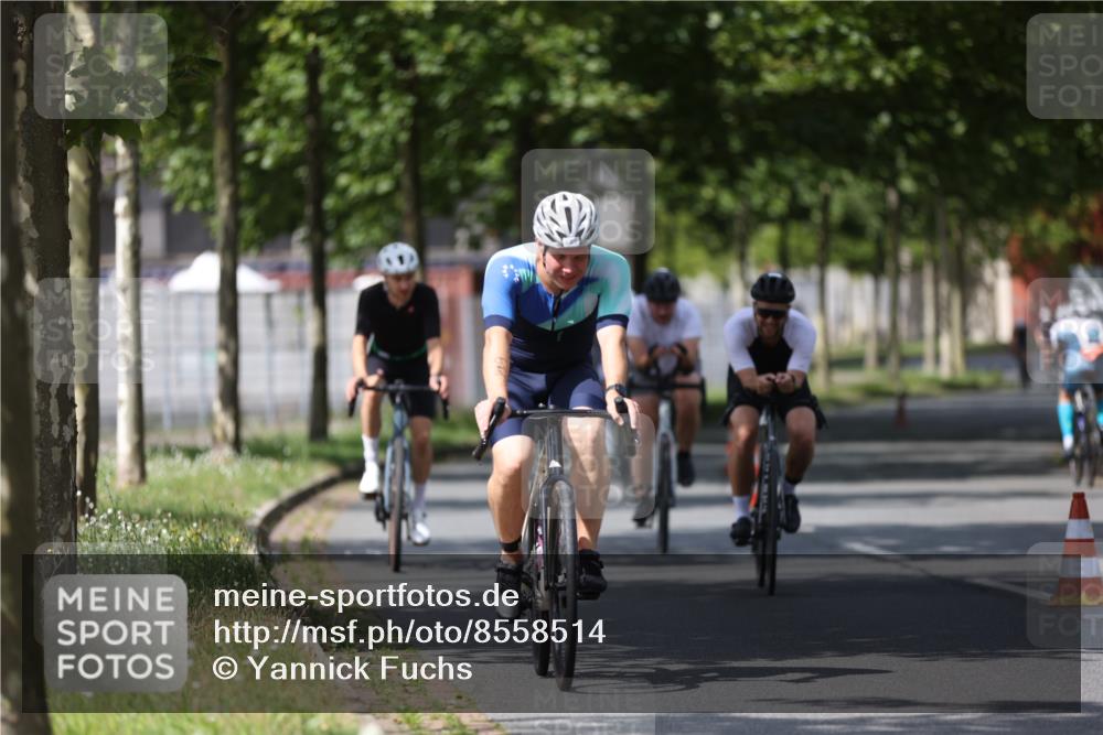 10.08.2025 - GEWOBA Citytriathlon Bremen Yannick Fuchs http://msf.ph/oto/8558514 10.08.2025 12:32:54 Radfahren 566, 604, 626, 664, 681, 715, 852, 1010, 1016 meine-sportfotos.de